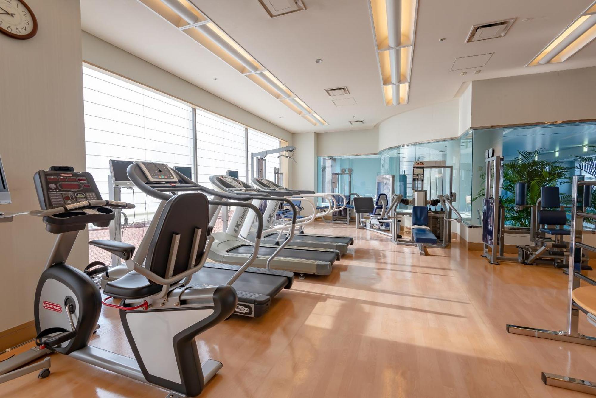Hotel Okura Fukuoka Fukuoka  Kültér fotó The gym at the hotel