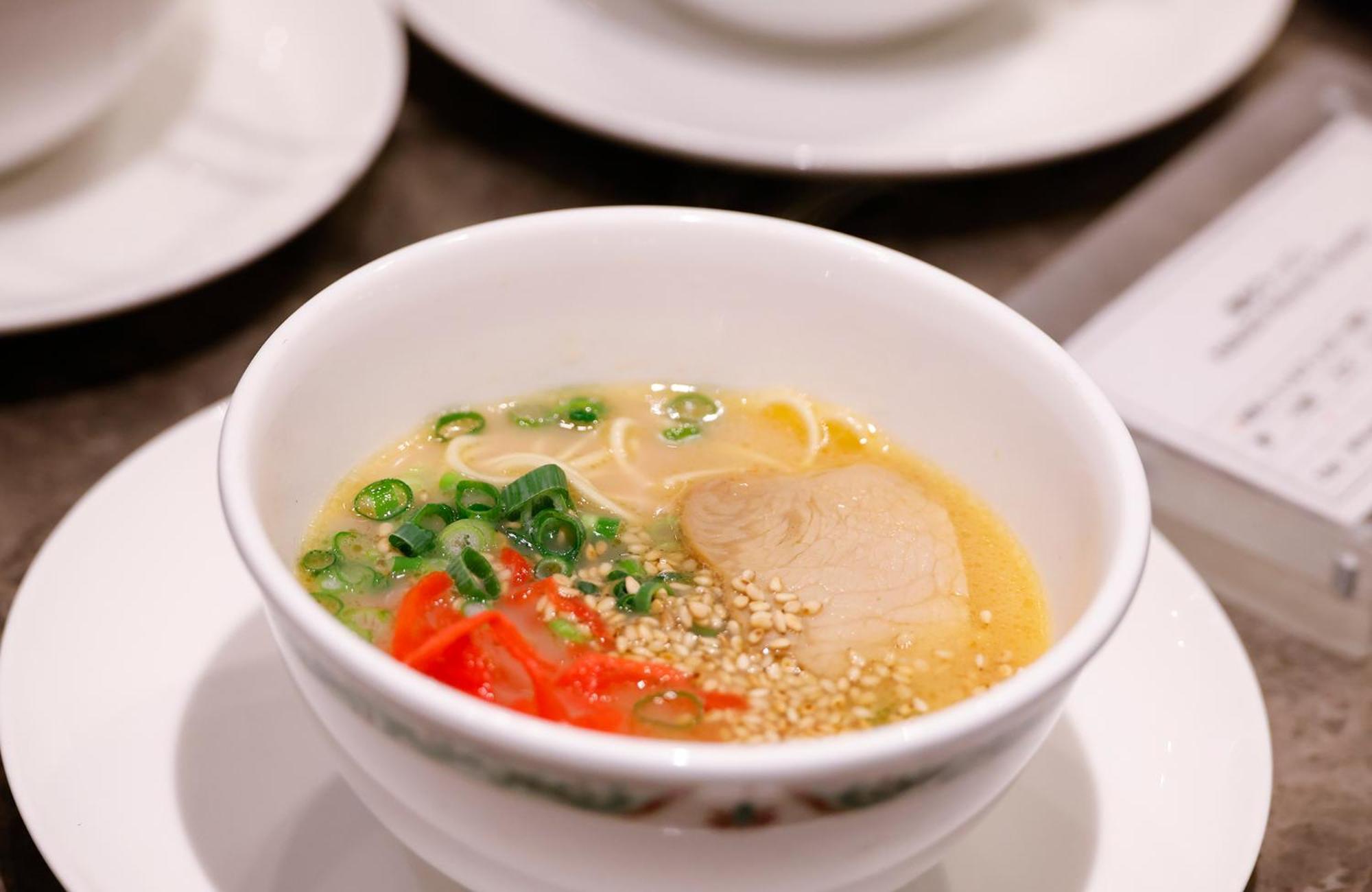 Hotel Okura Fukuoka Fukuoka  Kültér fotó A bowl of egg soup