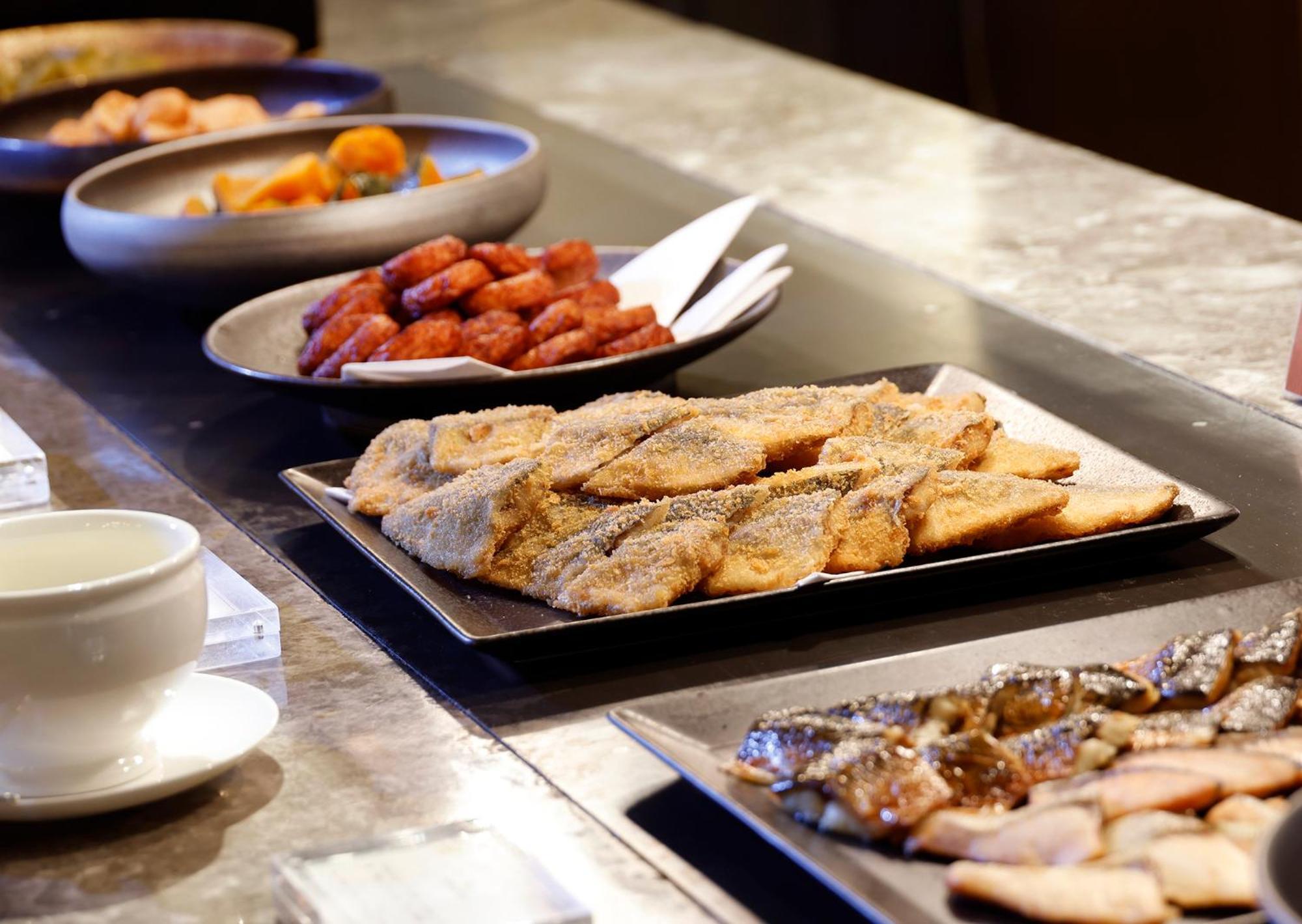 Hotel Okura Fukuoka Fukuoka  Kültér fotó A selection of tapas