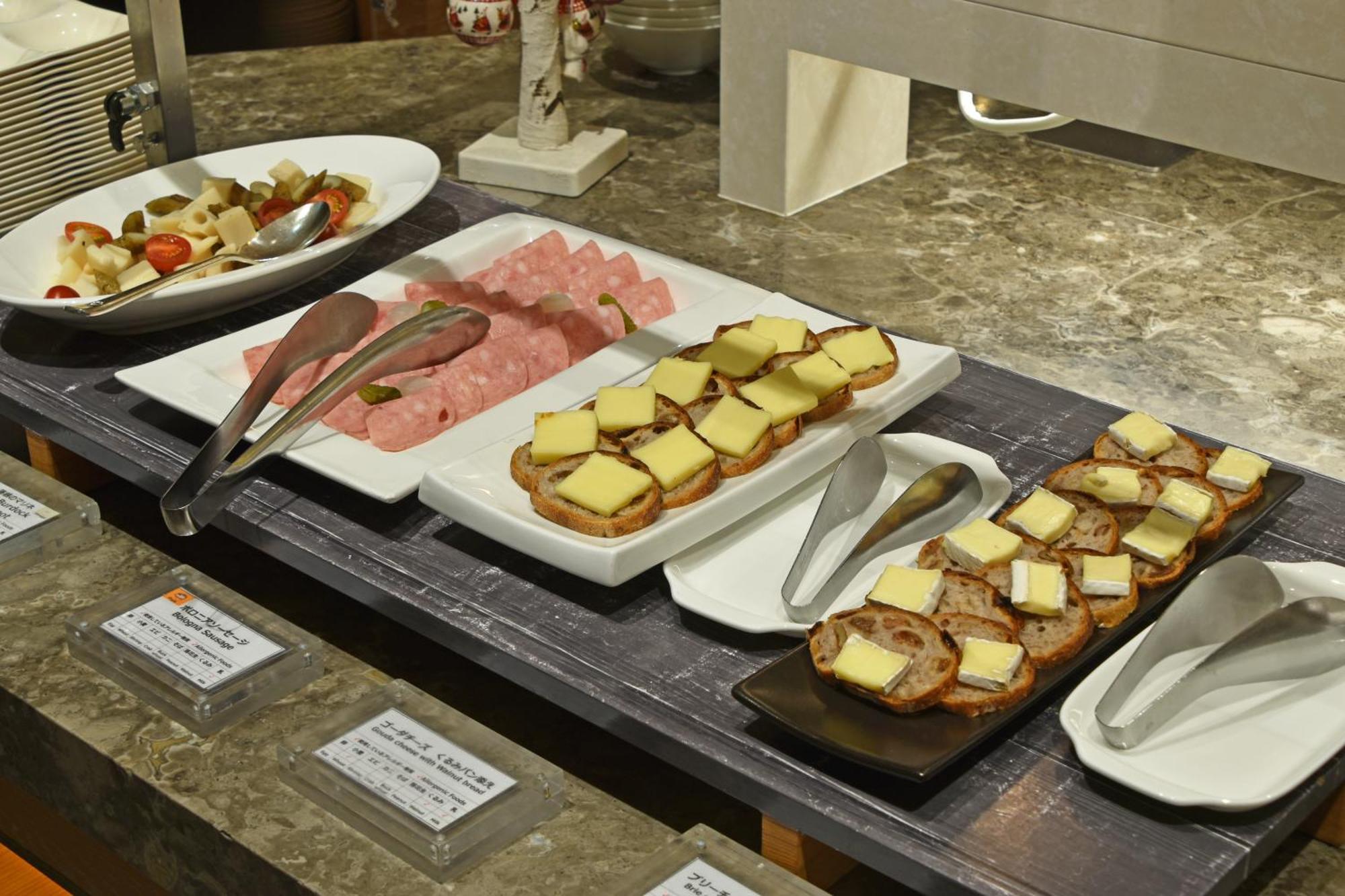 Hotel Okura Fukuoka Fukuoka  Kültér fotó A cheese platter