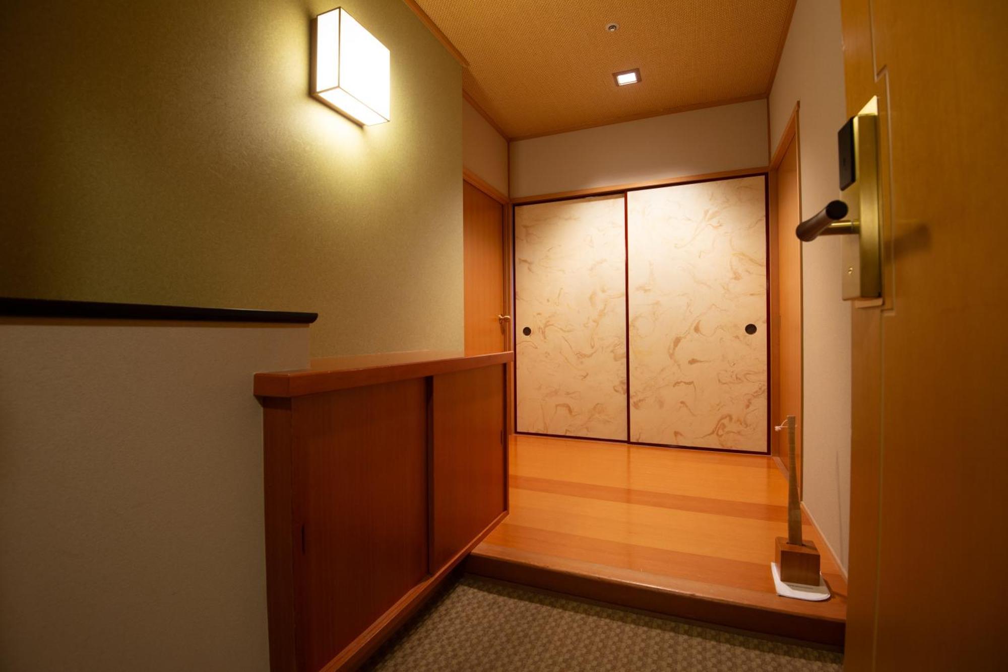 Hotel Okura Fukuoka Fukuoka  Kültér fotó A small genkan
